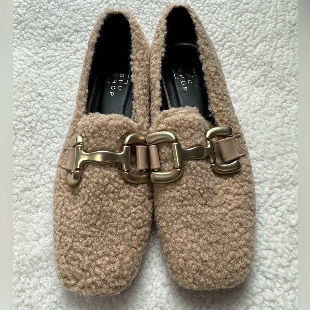 ShuShop Therese Tan Teddy Sherpa Loafers with Gold Accent Size 7 Trendy